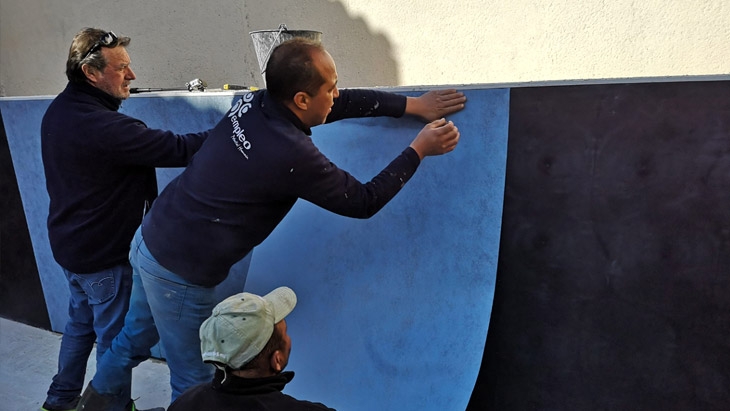 Installation of mosaic on polypropylene pools