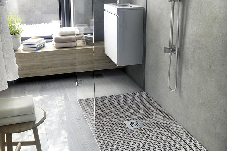 Cleaning an Ezarri mosaics bathroom