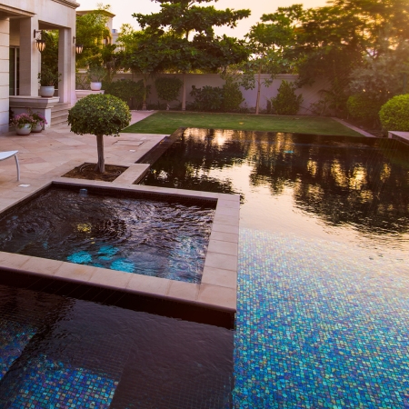 What colour will my swimming pool´s water be?
