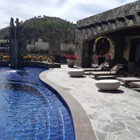 Ezarri travels to Baja California with its glass pool tiles