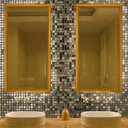 Mosaic bathroom tiles: advantages and ideas