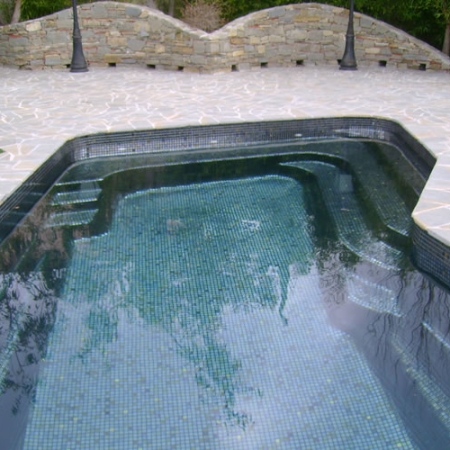 Renew your polyester swimming pool with Ezarri mosaics