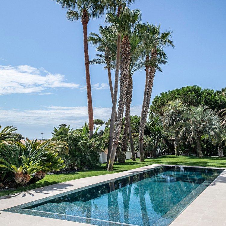 Un oasis de luxe sur la Côte d’Azur : Piscine habillée de mosaïque Bali Stone 25